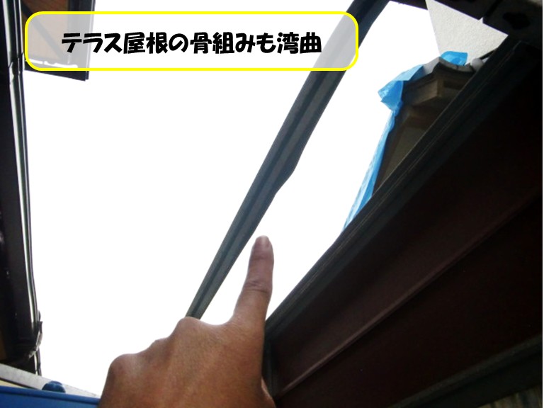 高石市　テラス屋根の骨組みも